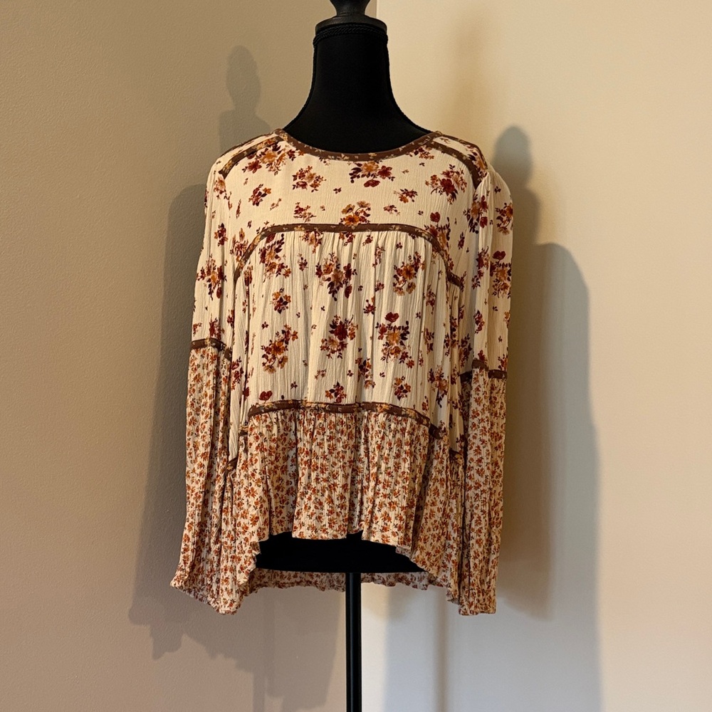 American Eagle Outfitters Floral Cream and Brown Top